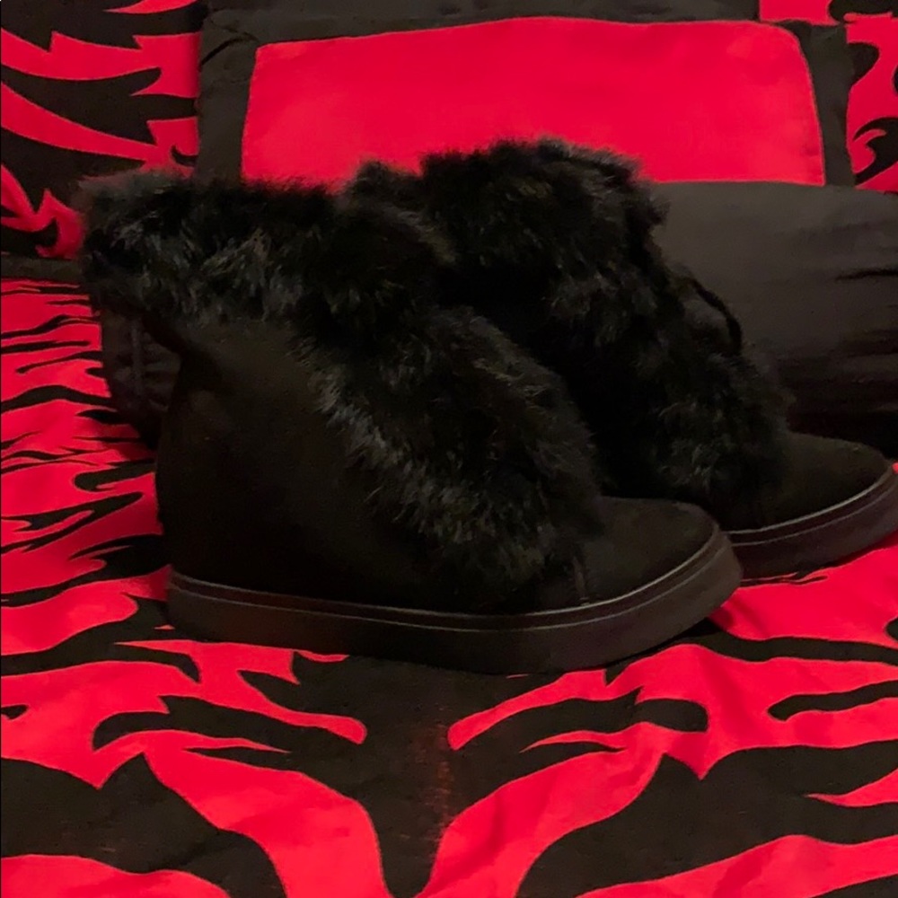 Little black tarry booty boots